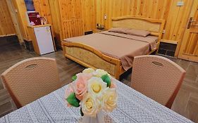 Atoom Lodge