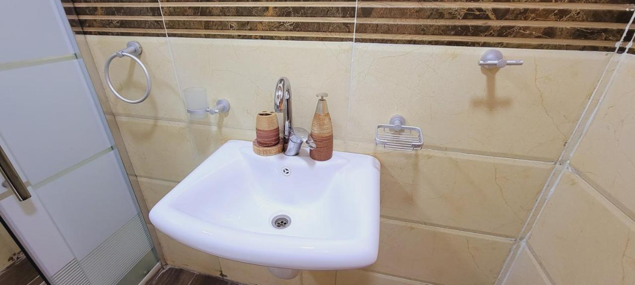Atoom Lodge Jarash Extérieur photo