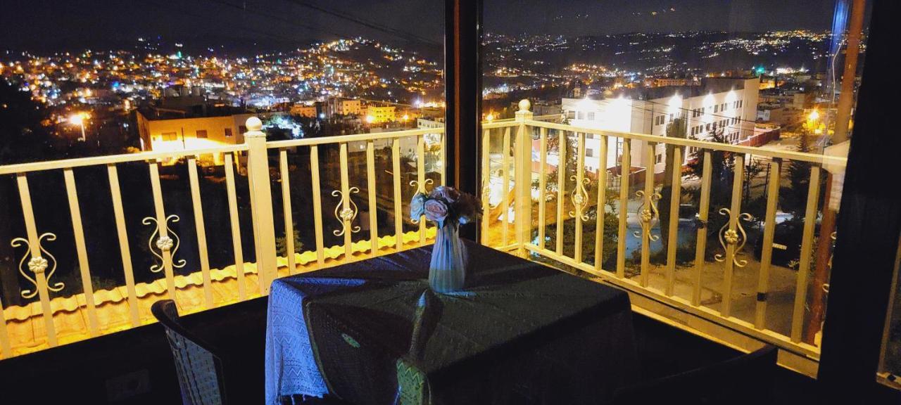Atoom Lodge Jarash Extérieur photo