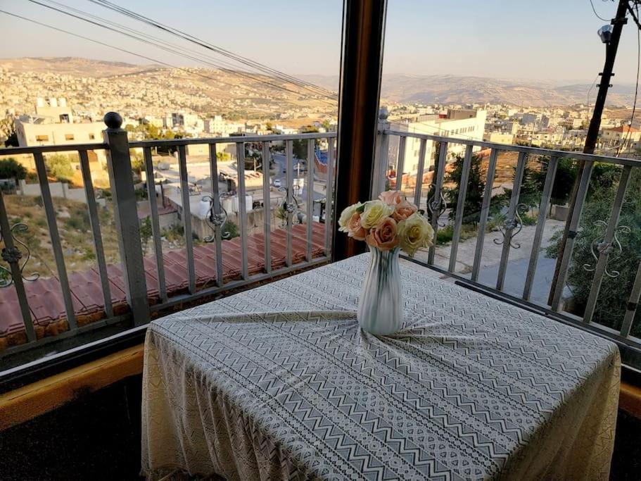 Atoom Lodge Jarash Extérieur photo