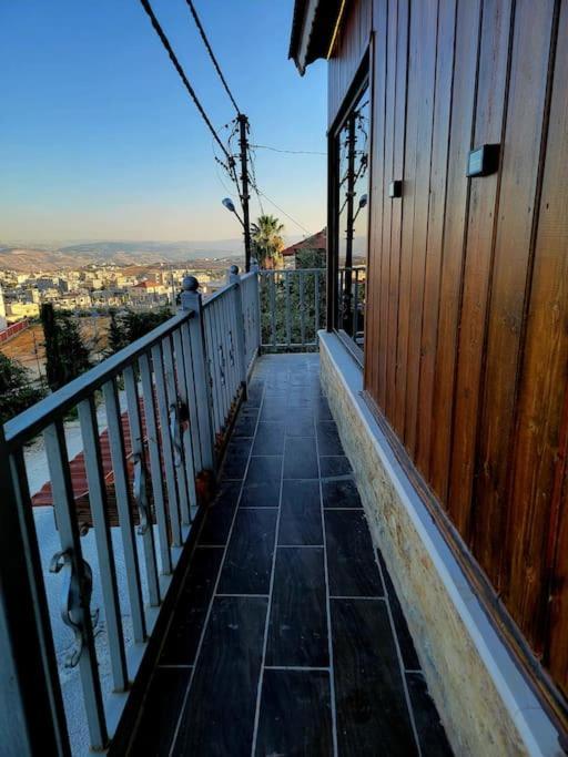 Atoom Lodge Jarash Extérieur photo